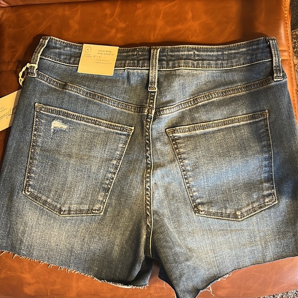 Universal Thread High Rise Jean Shorts - Picture 3 of 5